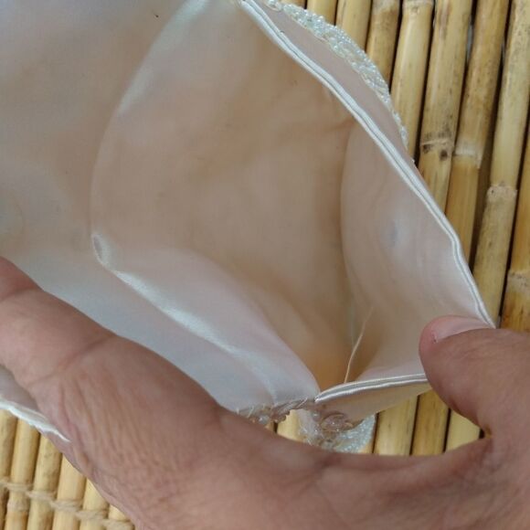 EUC VINTAGE K. GIMBAL White Beaded & Sequin Clutch Made in Hong Kong - Picture 3 of 9